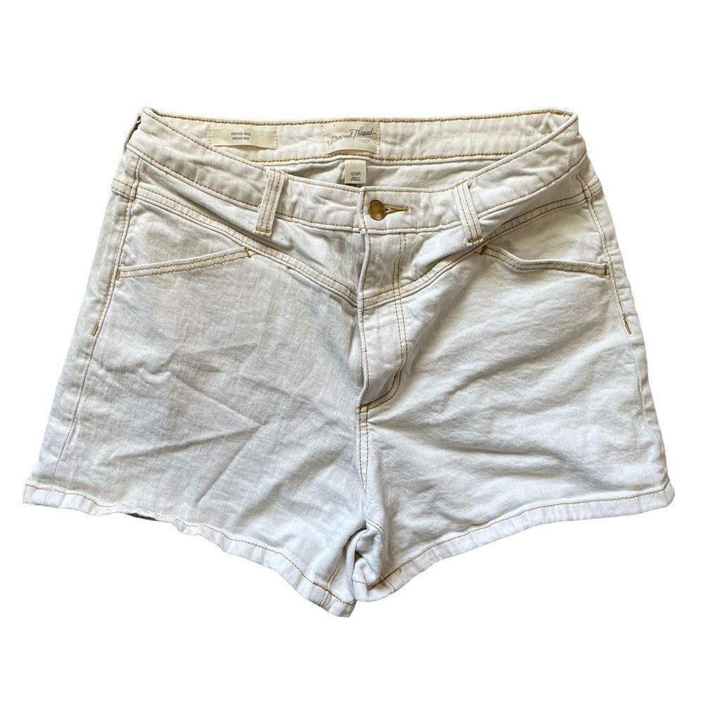 WILD FALBE Vintage Midi Shorts Off White Size 8 / 29